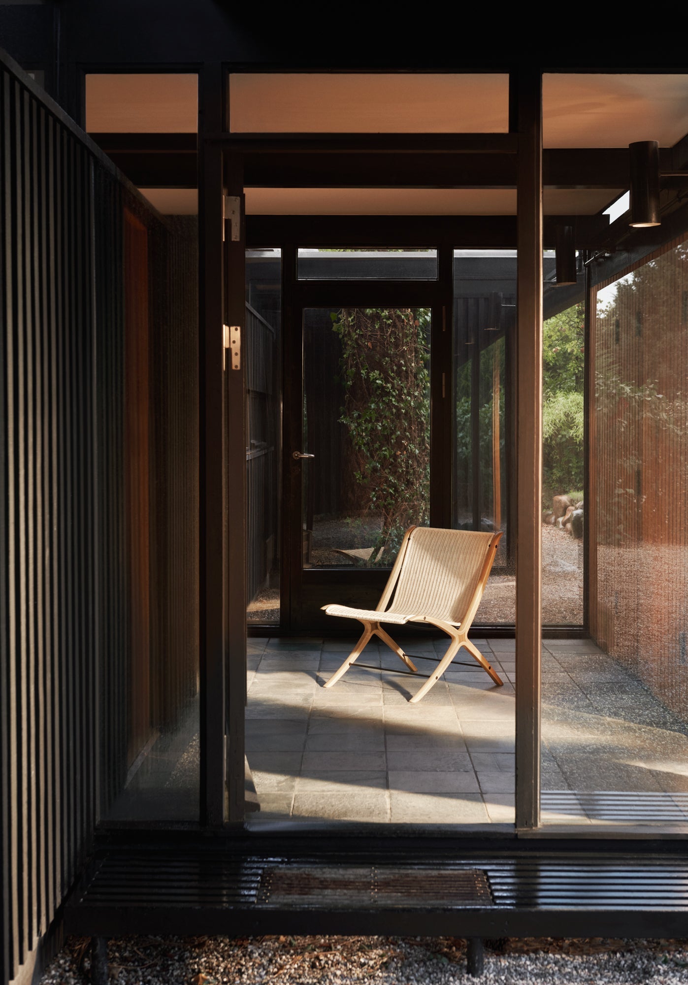 X Lounge Chair <sup style="font-size:12px;"> HM10 </sup>